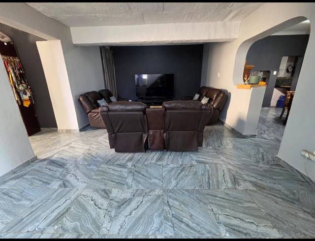 3 BEDROOM HOUSE FOR SALE IN SINOVILLE